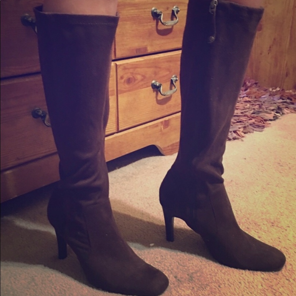 Tall brown suede shoes ( boots)